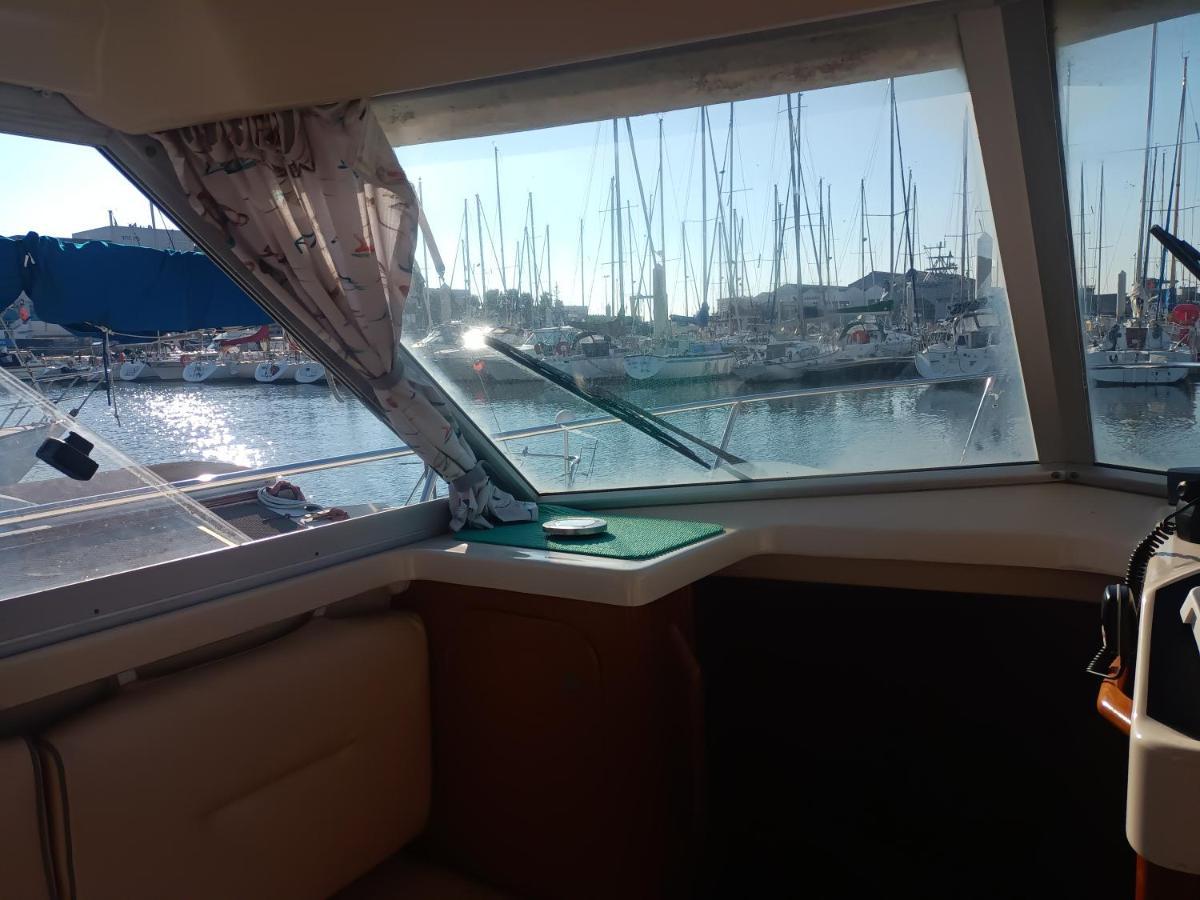 Nuit Insolite A Bord Du Bateau Exocet III 볼로뉴쉬르메르 외부 사진