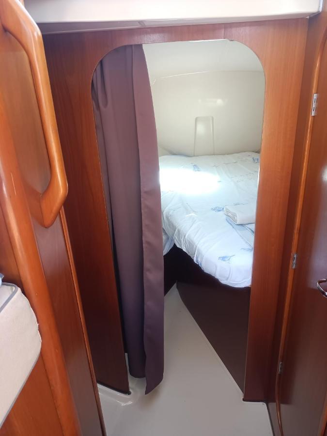 Nuit Insolite A Bord Du Bateau Exocet III 볼로뉴쉬르메르 외부 사진